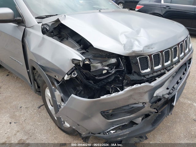 3C4NJCBB4JT226307 Jeep Compass Latitude Fwd