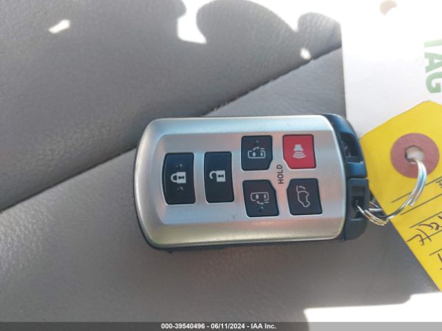 5TDYZ3DCXHS862309 Toyota Sienna Xle Premium 8 Passenger