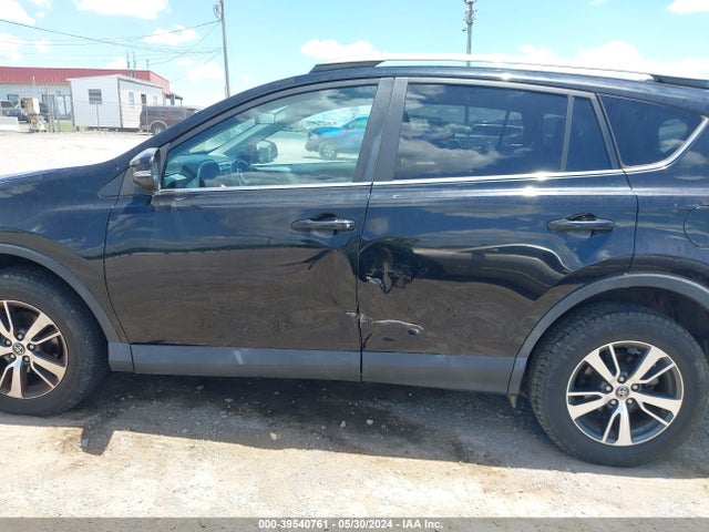 Toyota Rav4 Xle 2017 2T3RFREVXHW555298 Image 14