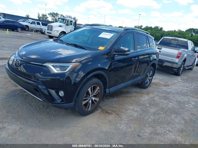 Toyota Rav4 Xle 2017 2T3RFREVXHW555298 Image 2