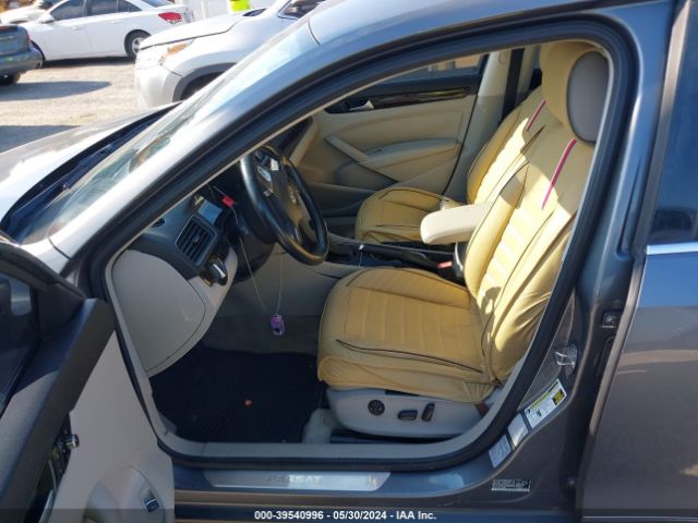 1VWCT7A39FC035632 Volkswagen Passat 1.8t Sel Premium