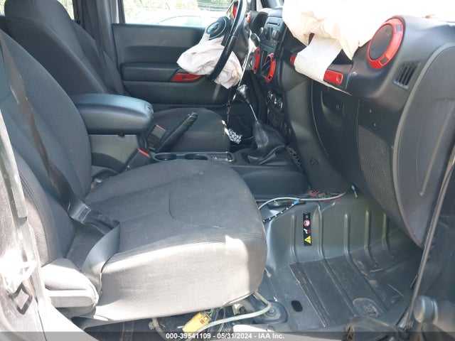 1C4BJWDGXHL657009 Jeep Wrangler Unlimited Sport 4x4