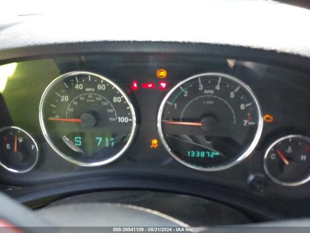 1C4BJWDGXHL657009 Jeep Wrangler Unlimited Sport 4x4
