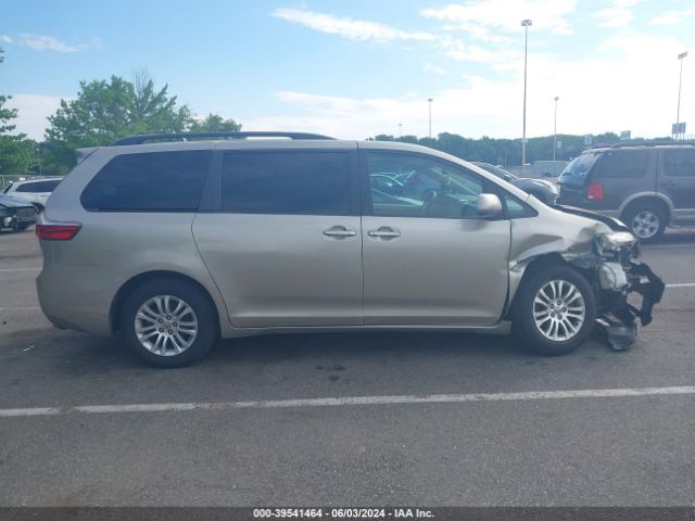 5TDYK3DC7FS645348 Toyota Sienna Xle 8 Passenger