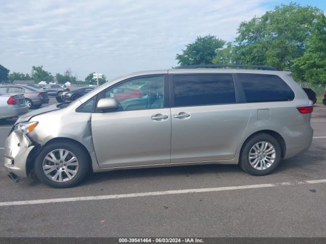 5TDYK3DC7FS645348 Toyota Sienna Xle 8 Passenger