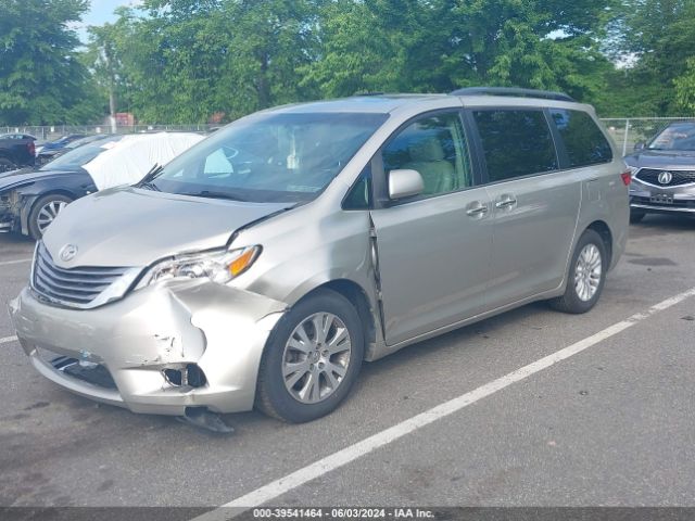 5TDYK3DC7FS645348 Toyota Sienna Xle 8 Passenger