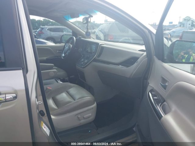 5TDYK3DC7FS645348 Toyota Sienna Xle 8 Passenger