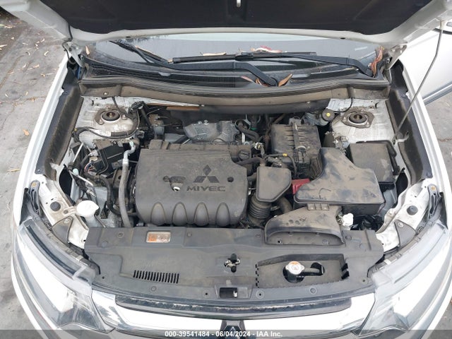 JA4AD3A39GZ055484 Mitsubishi Outlander Se