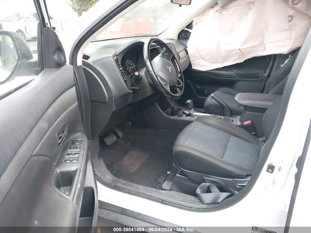 JA4AD3A39GZ055484 Mitsubishi Outlander Se