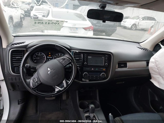 JA4AD3A39GZ055484 Mitsubishi Outlander Se
