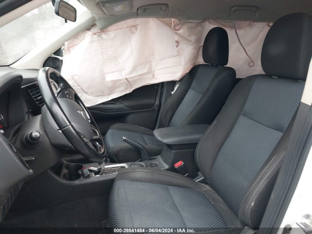 JA4AD3A39GZ055484 Mitsubishi Outlander Se