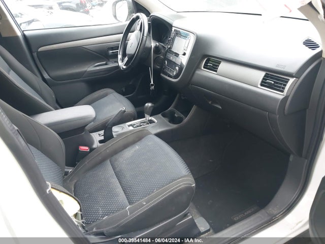 JA4AD3A39GZ055484 Mitsubishi Outlander Se