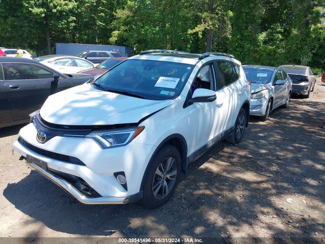 Toyota Rav4 Xle 2018 JTMRFREV8JJ723878 Image 2
