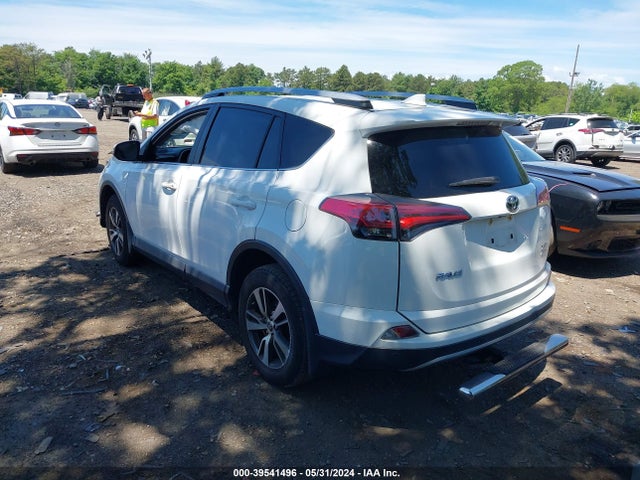 Toyota Rav4 Xle 2018 JTMRFREV8JJ723878 Image 3