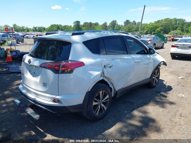 Toyota Rav4 Xle 2018 JTMRFREV8JJ723878 Image 4
