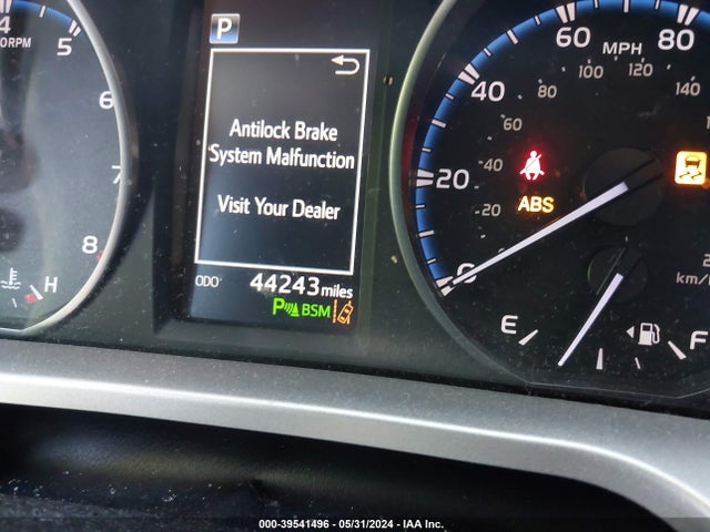 Toyota Rav4 Xle 2018 JTMRFREV8JJ723878 Image 7