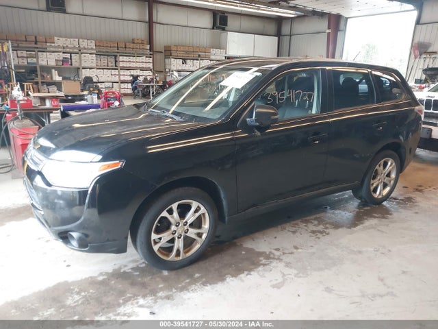 JA4AZ3A3XEZ009855 Mitsubishi Outlander Se