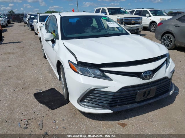 Toyota CAMRY LE 2022 4T1C11AK6NU639964 main image