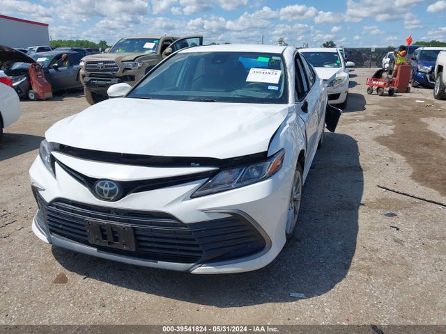 Toyota CAMRY LE 2022 4T1C11AK6NU639964 Image 2