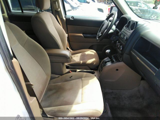 1C4NJPBA1GD753671 Jeep Patriot Sport