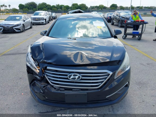 Hyundai SONATA SE 2016 5NPE24AFXGH256198 Image 12