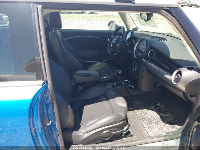 2011 MINI COOPER S CLUBMAN WMWZG3C58BTY30137 Photo 4