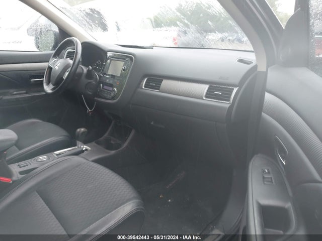 JA4AZ3A33FZ011691 Mitsubishi Outlander Se