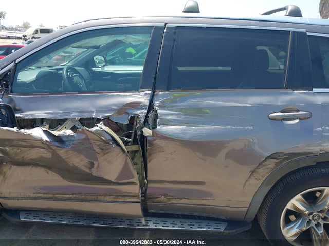 Toyota Highlander Limited 2017 5TDYZRFH2HS227144 Image 14