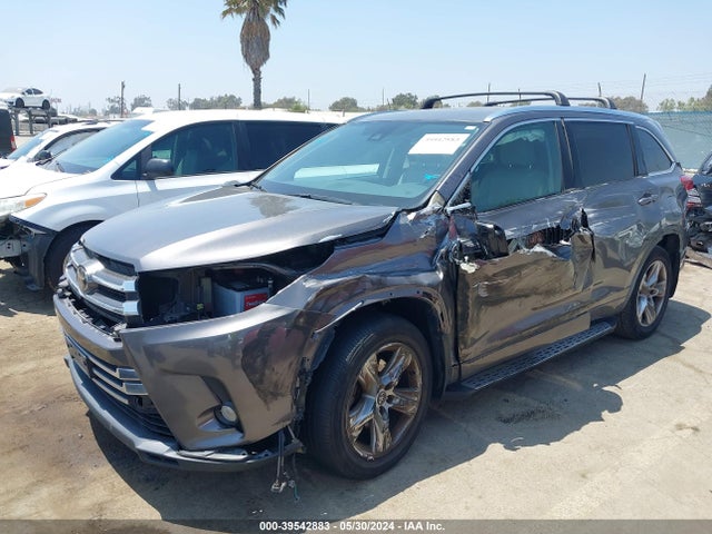Toyota Highlander Limited 2017 5TDYZRFH2HS227144 Image 2