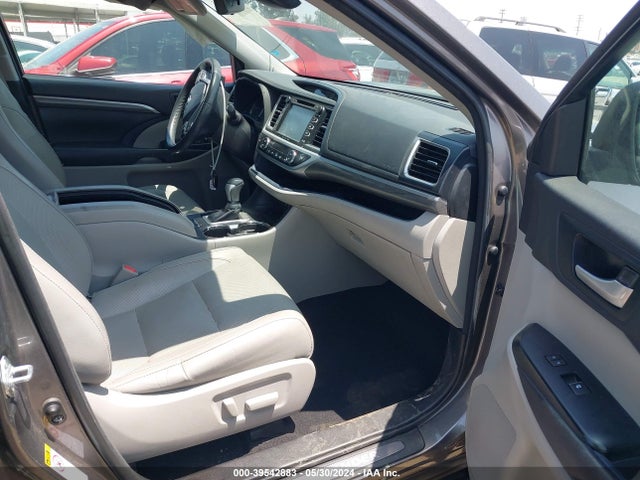 Toyota Highlander Limited 2017 5TDYZRFH2HS227144 Image 5