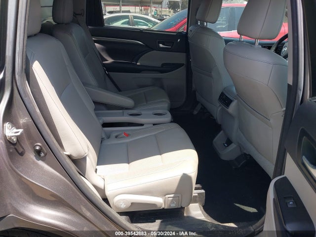 Toyota Highlander Limited 2017 5TDYZRFH2HS227144 Image 8