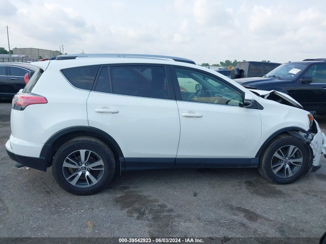 Toyota Rav4 Xle 2018 JTMWFREV3JJ187649 Image 13