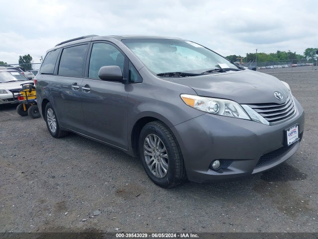Toyota Sienna Xle 8 Passenger 2017 5TDYZ3DC3HS782818 главное изображение