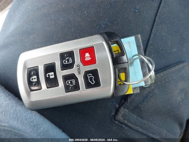Toyota Sienna Xle 8 Passenger 2017 5TDYZ3DC3HS782818 Image 11