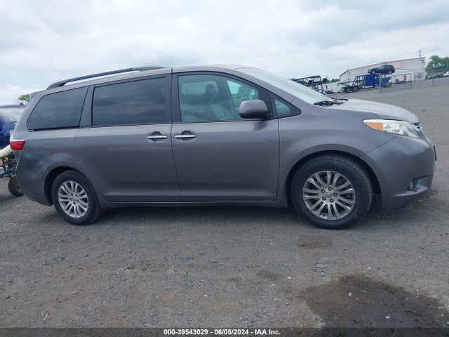 Toyota Sienna Xle 8 Passenger 2017 5TDYZ3DC3HS782818 Image 13