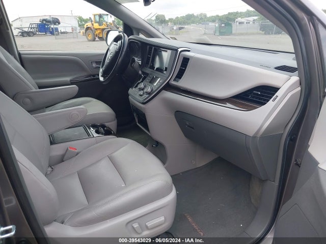 Toyota Sienna Xle 8 Passenger 2017 5TDYZ3DC3HS782818 Image 5