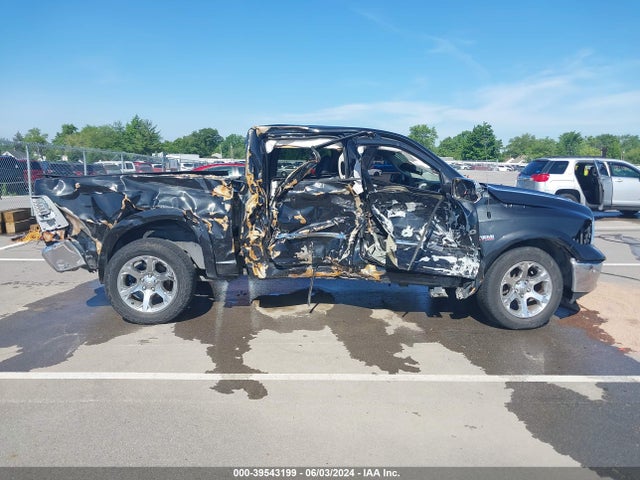 1C6RR7NTXHS859953 RAM 1500 Laramie  4x4 5'7 Box