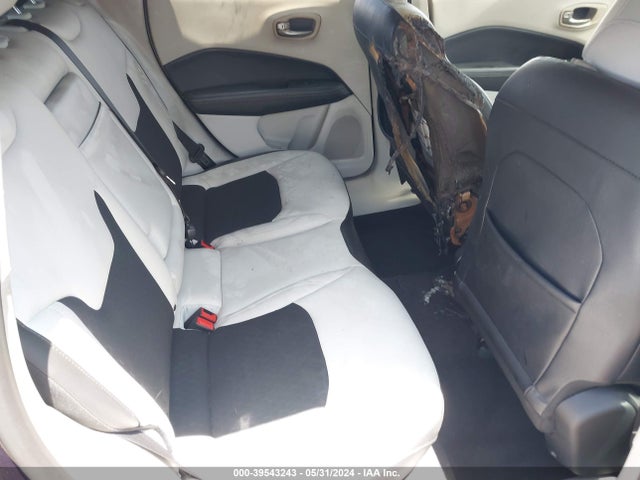3C4NJCBB4JT204257 Jeep Compass Latitude Fwd