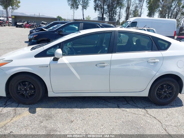 Toyota Prius Two 2014 JTDKN3DU1E0376612 Image 14
