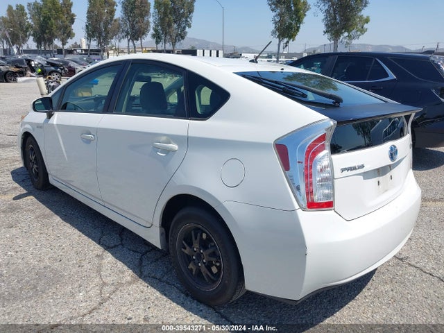 Toyota Prius Two 2014 JTDKN3DU1E0376612 Image 3
