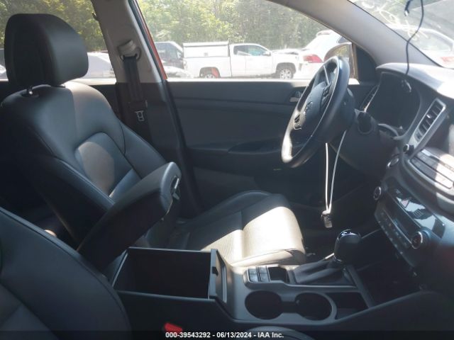 KM8J3CA45HU448118 Hyundai Tucson Se Plus