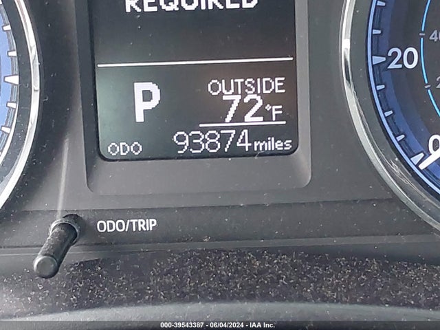 Toyota COROLLA LE 2018 5YFBURHE5JP846486 Image 15