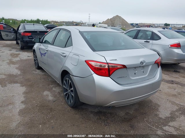 Toyota COROLLA LE 2018 5YFBURHE5JP846486 Image 3