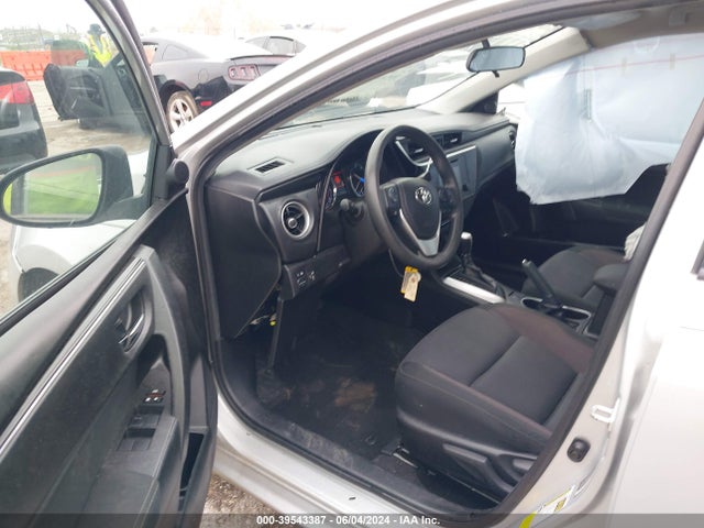 Toyota COROLLA LE 2018 5YFBURHE5JP846486 Image 5