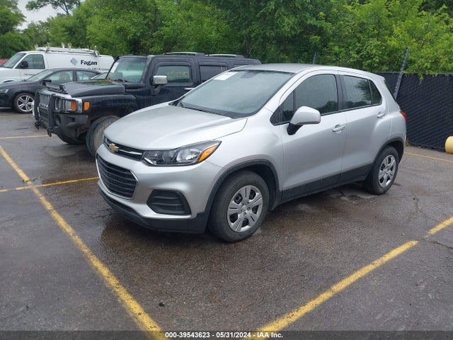 Chevrolet TRAX LS 2018 KL7CJKSB1JB608309 Image 2