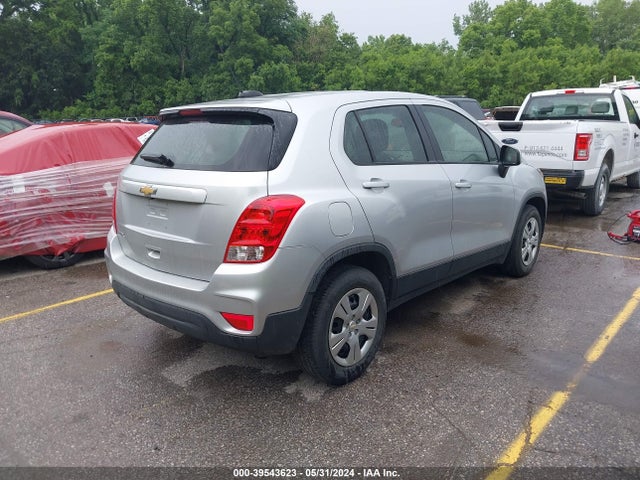 Chevrolet TRAX LS 2018 KL7CJKSB1JB608309 Image 4