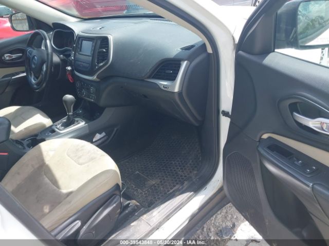 1C4PJMAB1GW249028 Jeep Cherokee Sport