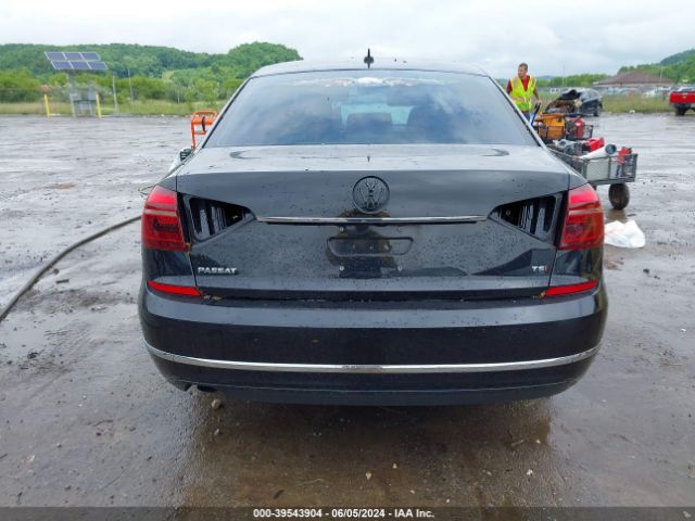 1VWAT7A35HC074972 Volkswagen Passat 1.8t S
