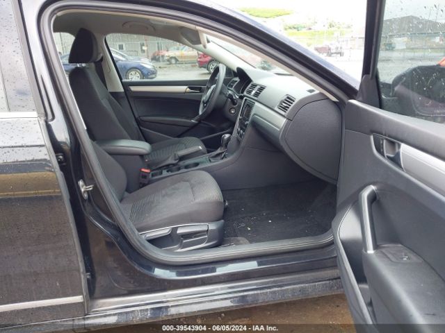1VWAT7A35HC074972 Volkswagen Passat 1.8t S