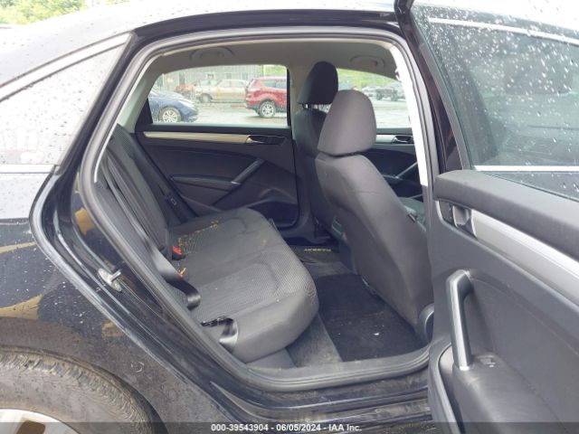 1VWAT7A35HC074972 Volkswagen Passat 1.8t S